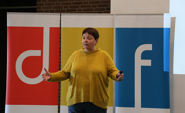 Helle Hein passede ikke blot til DOF's logo, men hendes oplæg om værdier gav også rigtig god mening hos deltagerne. Foto: Martin Hansen.