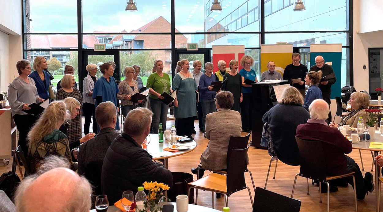 I Region Syd var en del af dagens program en mini-koncert med et lokalt DOF-kor. Foto: Hanne Stenner.