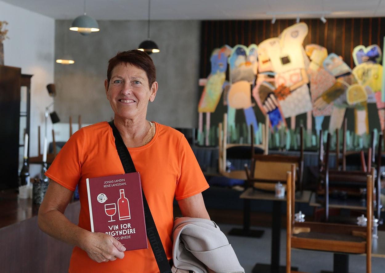 Betina Wegner i restaurant Knuds lokaler, hvor Charlottes Vinskole finder sted. (Foto: Martin Hansen)