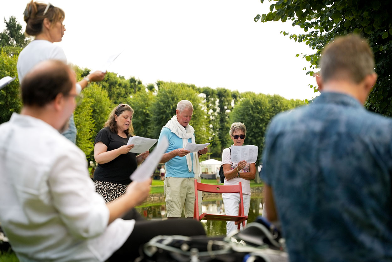 Livstilsmessens deltagere blev inviteret til at synge med. Foto: Jacob Hesselberg.